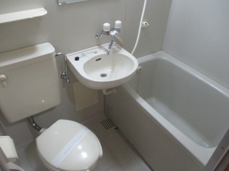 ��ʌ��������܎s�����擌��{�U���ڂ̃A�p�[�g�̃o�X