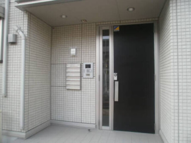 ��ʌ�����s�΋u�Q���ڂ̃A�p�[�g�̃G���g�����X