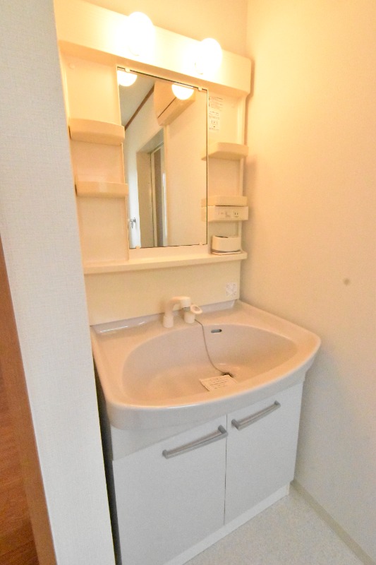 ��ʌ��������܎s�k��������Q���ڂ̃A�p�[�g�̐��ʏ�