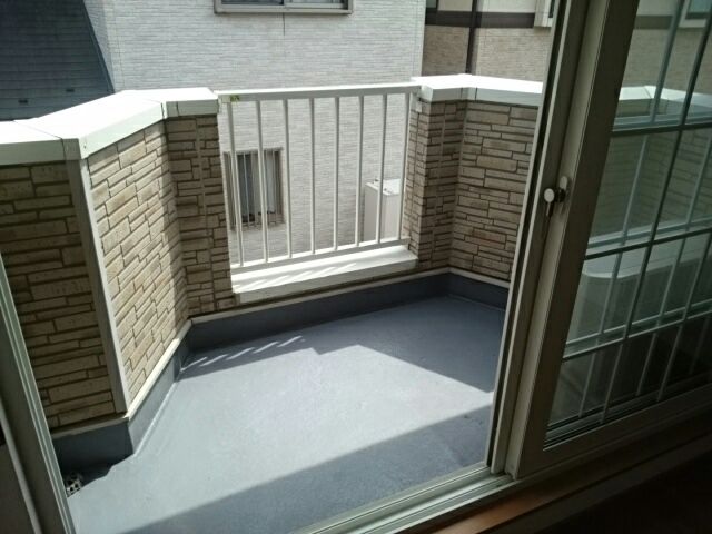 ��ʌ������s�����̃A�p�[�g�̃o���R�j�[