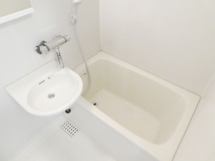 ��ʌ�����s�˒˂S���ڂ̃A�p�[�g�̃o�X