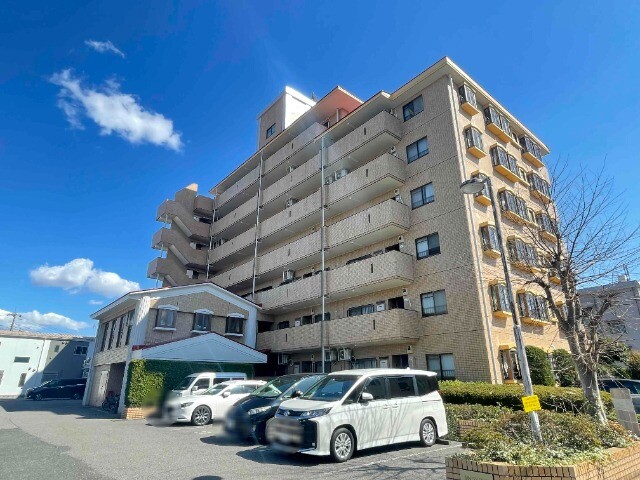 ��ʌ��������܎s��{��O���P���ڂ̃}���V�����̒��ԏ�