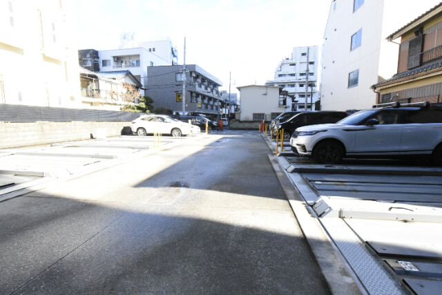 ��ʌ��������܎s��{�撇���R���ڂ̃}���V�����̒��ԏ�