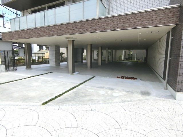 ��ʌ��k�����S�ɓޒ������P���ڂ̃}���V�����̒��ԏ�