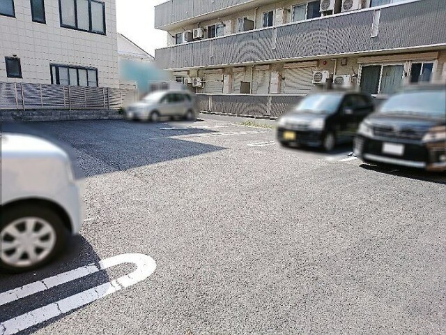 ��ʌ��z�J�s���z�J�P���ڂ̃A�p�[�g�̒��ԏ�