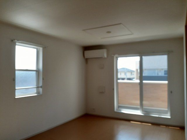 ��ʌ��z�J�s���C�N�^�E���U���ڂ̃A�p�[�g�̋��ԁE���r���O