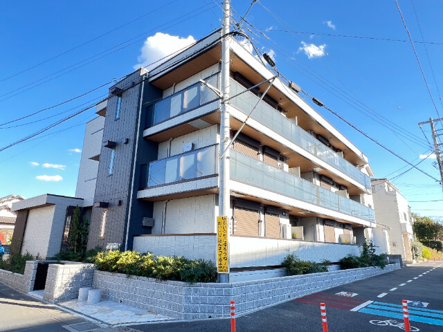 ��ʌ��������܎s�΋�厚���̃A�p�[�g�̌����O��