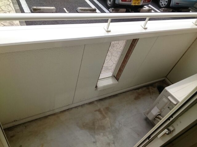 ��ʌ�����s���L�R���ڂ̃A�p�[�g�̃o���R�j�[