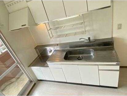 ��ʌ�����s�ђ��̃}���V�����̃L�b�`��