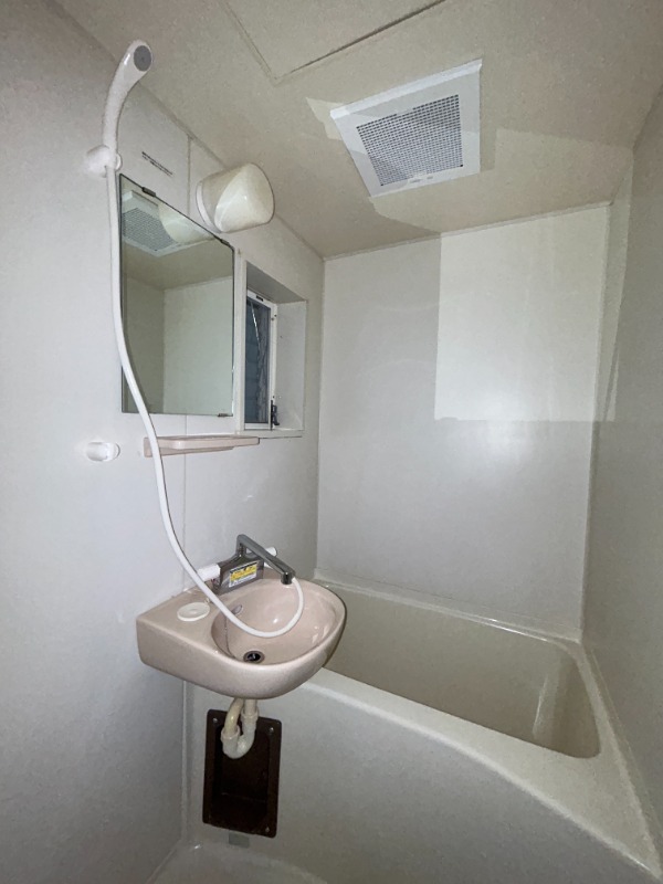 ��ʌ��������܎s��{��听���P���ڂ̃A�p�[�g�̃o�X