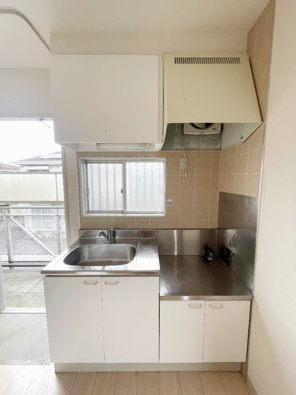 ��ʌ���z�s�厚�I��̃A�p�[�g�̃L�b�`��