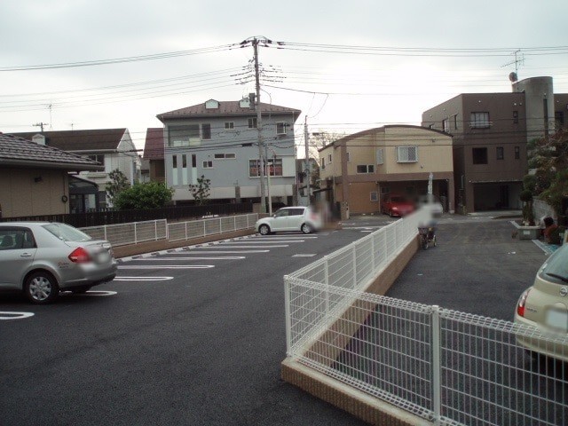 ��ʌ��������܎s����厚�_�c�̃A�p�[�g�̒��ԏ�