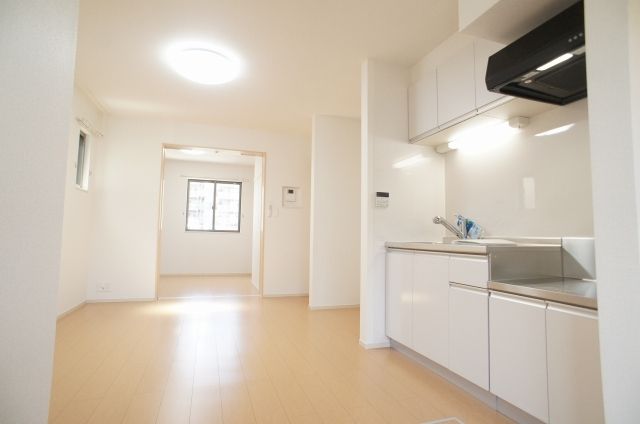 ��ʌ��������܎s�k����i���Q���ڂ̃A�p�[�g�̃L�b�`��