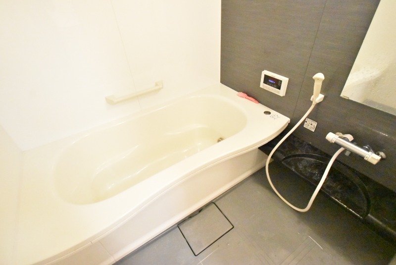 ��ʌ��z�J�s���������Q���ڂ̃A�p�[�g�̃o�X