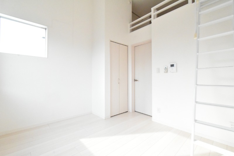 ��ʌ��z�J�s�ԎR���R���ڂ̃A�p�[�g�̋��ԁE���r���O