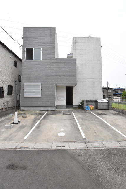 ��ʌ��z�J�s�ԎR���R����226-7�̃A�p�[�g�̌����O��