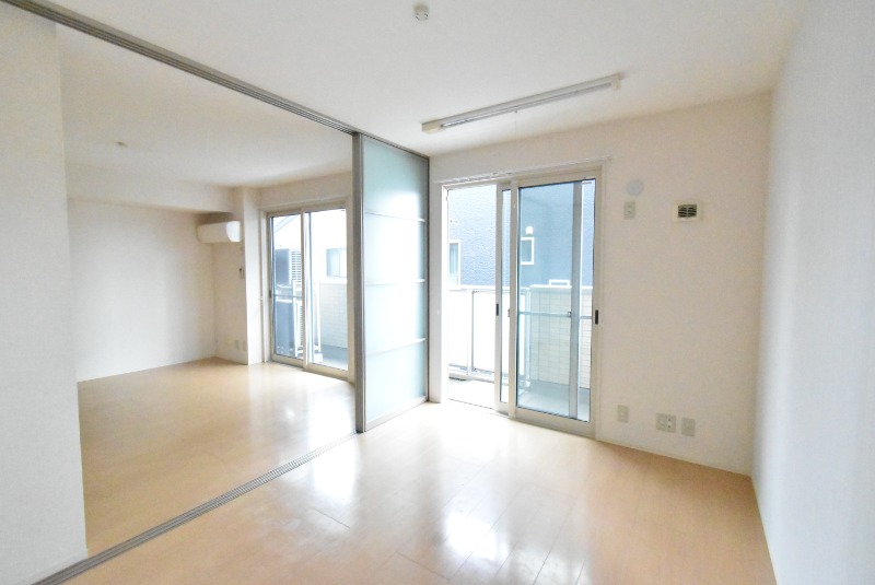 ��ʌ��z�J�s���������Q���ڂ̃A�p�[�g�̂��̑������E�X�y�[�X