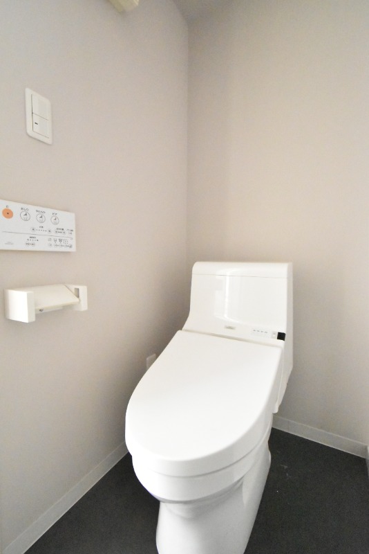 ��ʌ��z�J�s�ԎR���R���ڂ̃A�p�[�g�̃g�C��