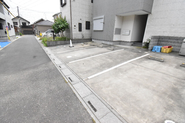 ��ʌ��z�J�s�ԎR���R���ڂ̃A�p�[�g�̒��ԏ�