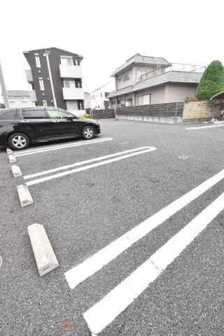 ��ʌ��z�J�s���������P���ڂ̃A�p�[�g�̒��ԏ�