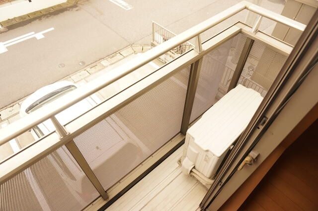 ��ʌ��z�J�s�ԓc�P���ڂ̃A�p�[�g�̃o���R�j�[