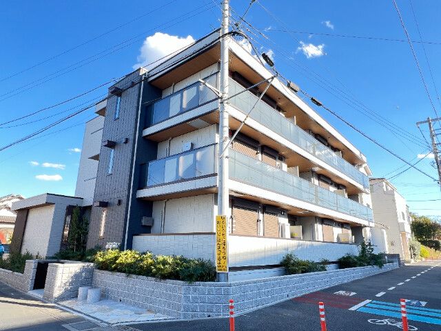 ��ʌ��������܎s�΋�厚���̃A�p�[�g�̌����O��