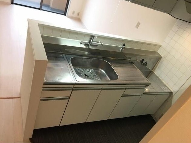 ��ʌ��������܎s����厚�w��̃}���V�����̃L�b�`��