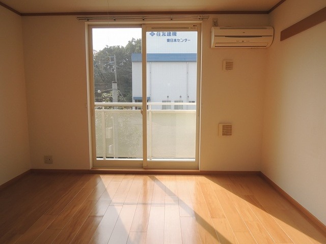 ��ʌ��k�����S�ɓޒ������j�T���ڂ̃A�p�[�g�̋��ԁE���r���O