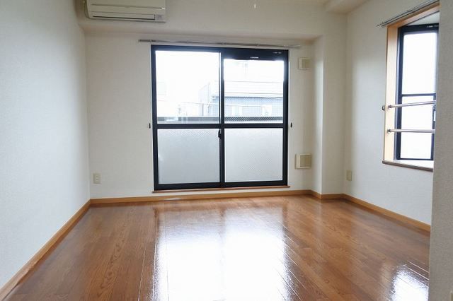 ��ʌ�����s���L�R���ڂ̃}���V�����̋��ԁE���r���O