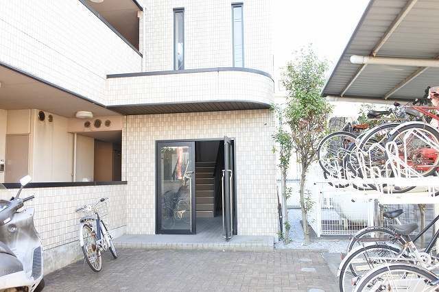 ��ʌ�����s���L�R���ڂ̃}���V�����̃G���g�����X