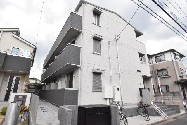 ��ʌ��������܎s�Y�a��̉ƂS���ڂ̃A�p�[�g�̌����O��