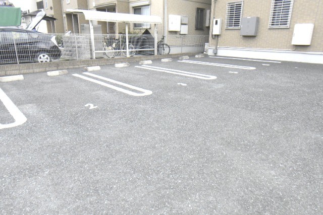 ��ʌ��������܎s�����擇���̃A�p�[�g�̒��ԏ�