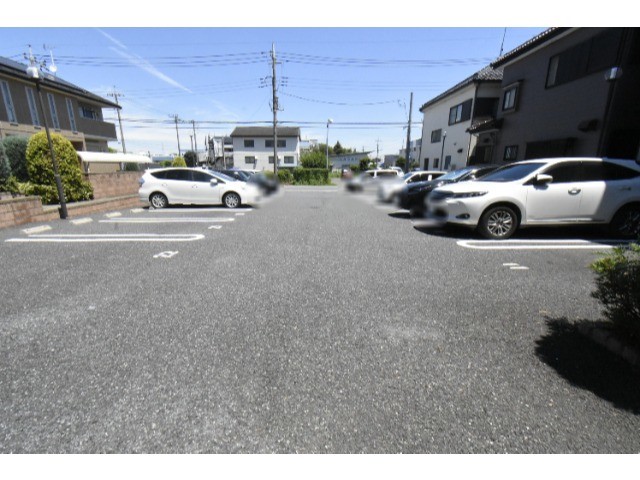 ��ʌ��������܎s�k��g�쒬�Q���ڂ̃A�p�[�g�̒��ԏ�