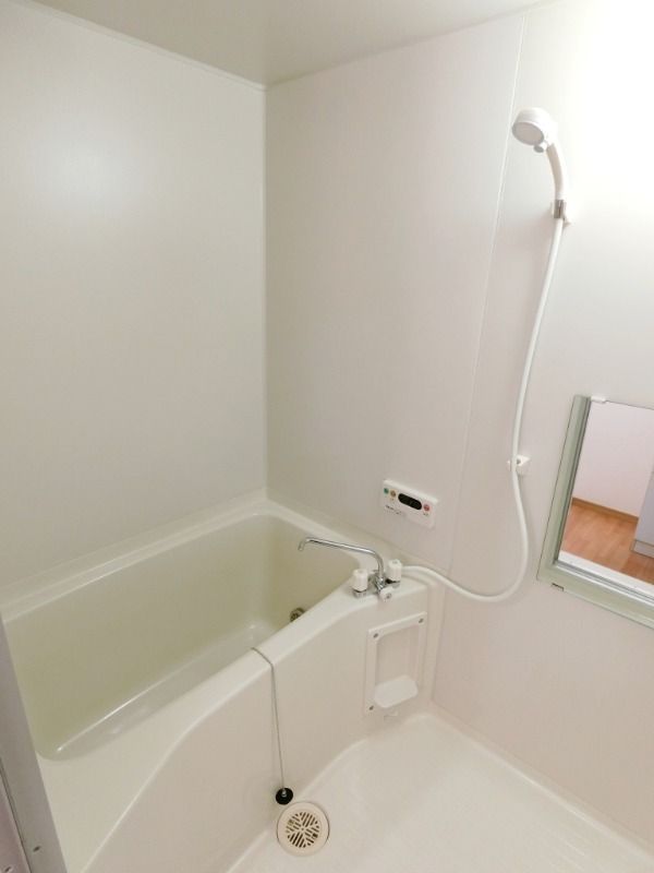 ��ʌ��k�����S�ɓޒ����h��T���ڂ̃e���X�n�E�X�̃o�X