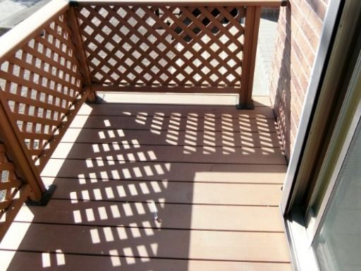 ��ʌ��k�����S�ɓޒ����h��T���ڂ̃e���X�n�E�X�̃o���R�j�[