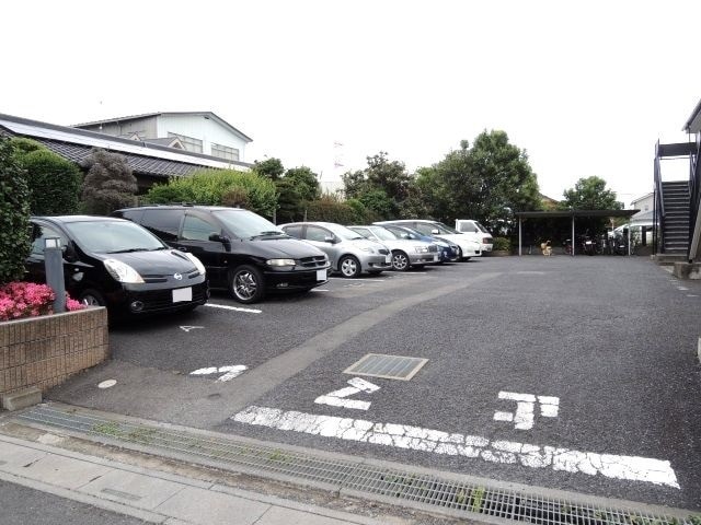 ��ʌ�����s�厚������̃}���V�����̒��ԏ�