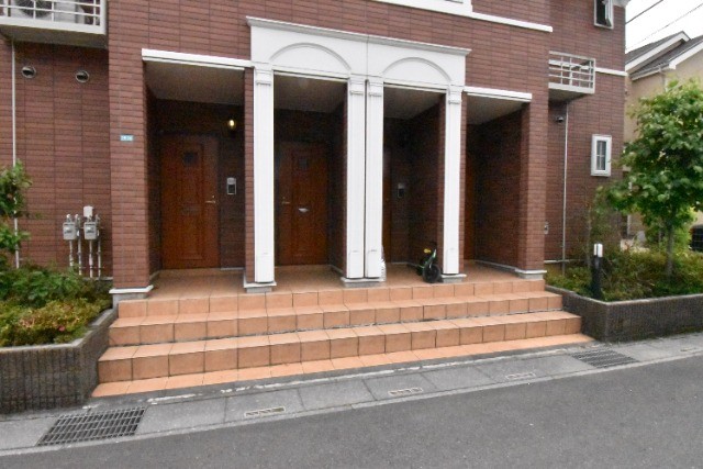 ��ʌ�����s���ԂR���ڂ̃A�p�[�g�̃G���g�����X