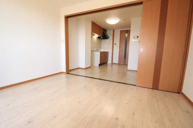 ��ʌ��z�J�s�V�z�J�Q���ڂ̃}���V�����̋��ԁE���r���O