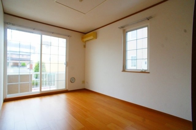 ��ʌ�����s�厚�뒚�ڂ̃A�p�[�g�̋��ԁE���r���O