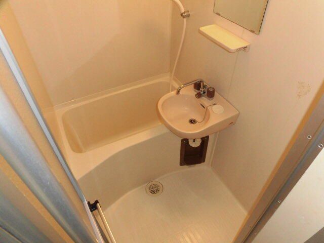 ��ʌ��������܎s�k��{�����S���ڂ̃A�p�[�g�̃o�X