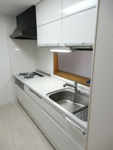 ��ʌ��������܎s�Y�a�捂���Q���ڂ̃}���V�����̃L�b�`��