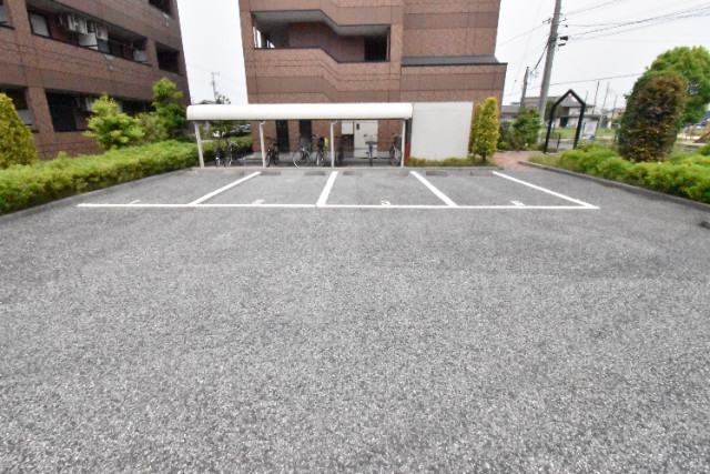 ��ʌ��z�J�s�V�z�J�Q���ڂ̃}���V�����̒��ԏ�