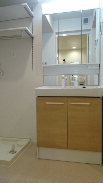 ��ʌ�����s�厚���V��̃A�p�[�g�̐��ʏ�