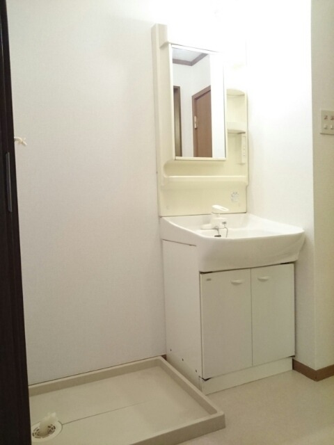 ��ʌ�����s�厚�뒚�ڂ̃A�p�[�g�̐��ʏ�