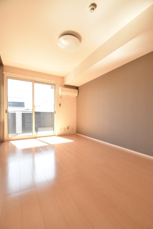 ��ʌ��z�J�s���C�N�^�E���V���ڂ̃A�p�[�g�̋��ԁE���r���O