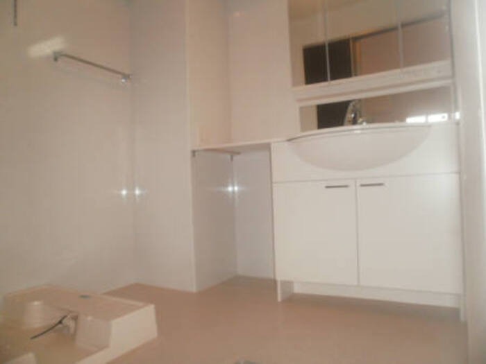 ��ʌ�����s�厚������̃A�p�[�g�̐��ʏ�