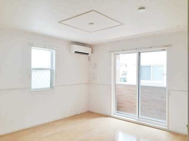 ��ʌ��z�J�s���C�N�^�E���Q���ڂ̃A�p�[�g�̋��ԁE���r���O