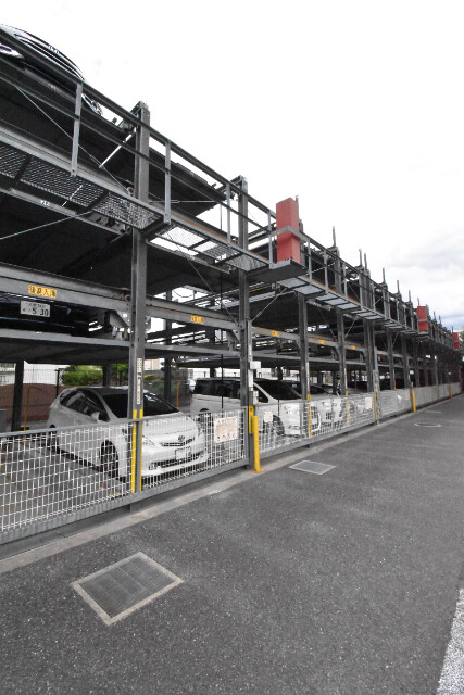 ��ʌ��������܎s��{��V�����Q���ڂ̃}���V�����̒��ԏ�