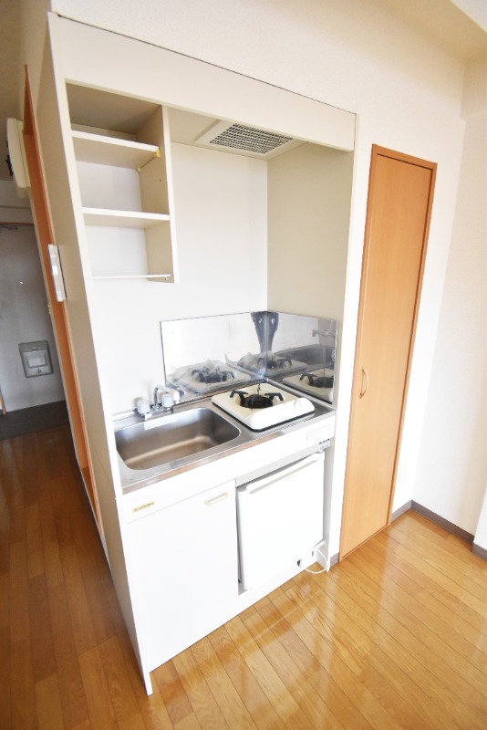 ��ʌ��������܎s�k����i���R���ڂ̃}���V�����̃L�b�`��