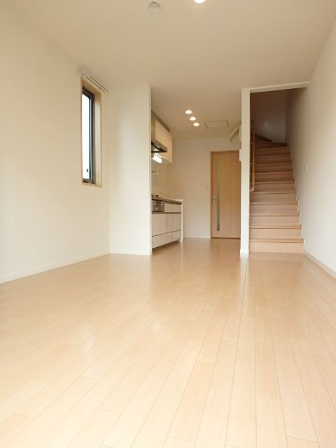 ��ʌ��������܎s��{����ؒ��S���ڂ̃A�p�[�g�̋��ԁE���r���O